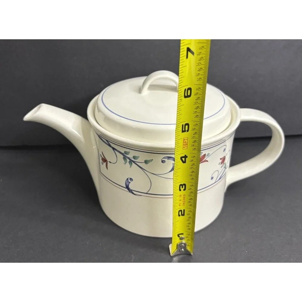 Mikasa Intaglio Annette Teapot with Lid Blue Red Floral Holds 4 Cups CAC20